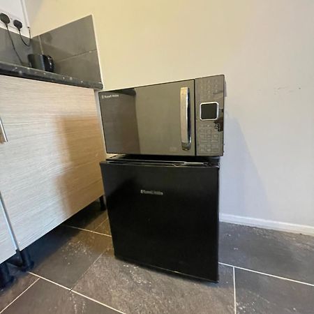 Fantastic Studio, Private Bathroom And Mini Kitchen. Thamesmead  Экстерьер фото