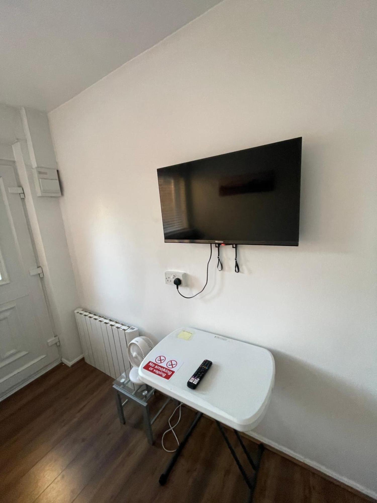 Fantastic Studio, Private Bathroom And Mini Kitchen. Thamesmead  Экстерьер фото
