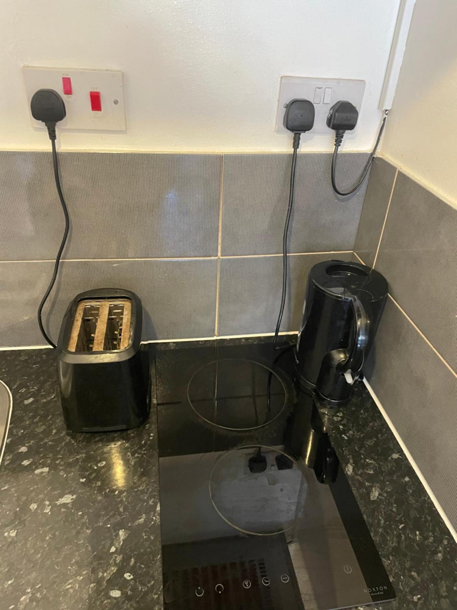 Fantastic Studio, Private Bathroom And Mini Kitchen. Thamesmead  Экстерьер фото